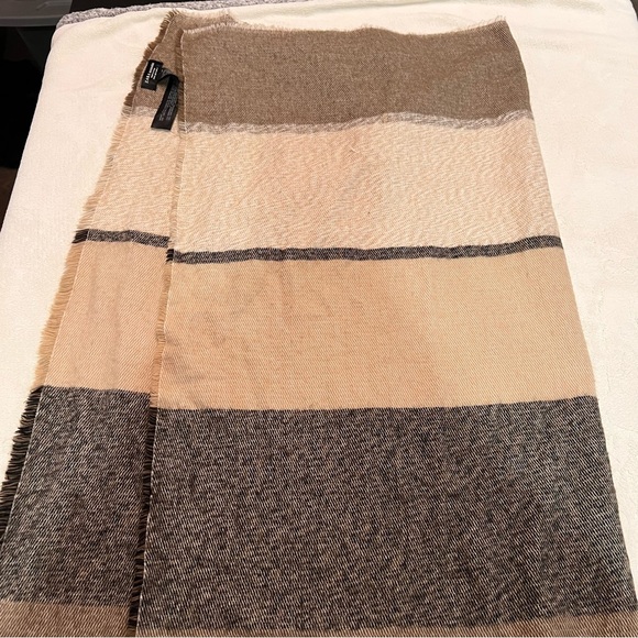 ZARA Oversized Cream/Tan Scarf - OS - Picture 2 of 4